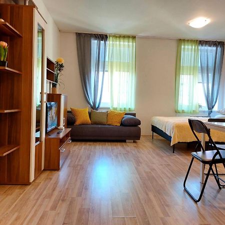 Apartment Csa #5 In The Historic Center ฮราเดตสคราโลเว ภายนอก รูปภาพ