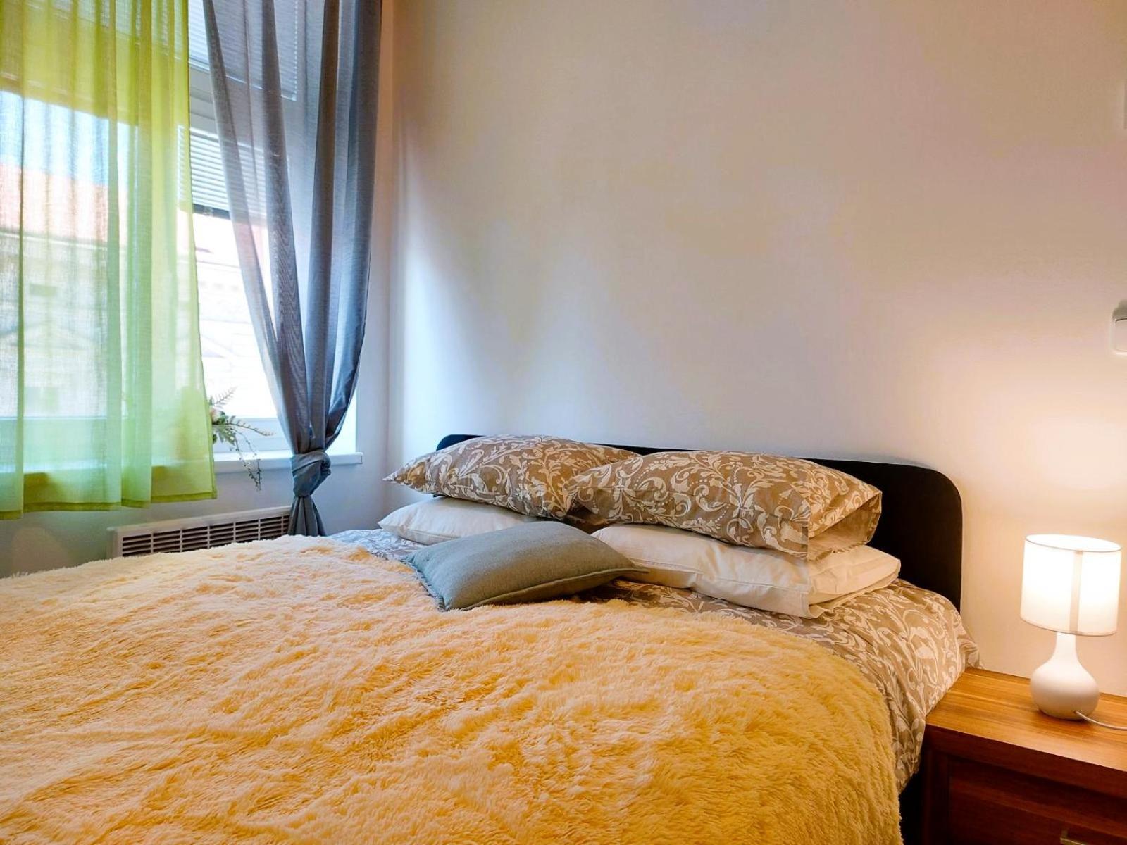 Apartment Csa #5 In The Historic Center ฮราเดตสคราโลเว ภายนอก รูปภาพ