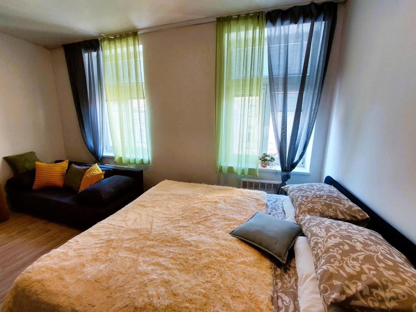Apartment Csa #5 In The Historic Center ฮราเดตสคราโลเว ภายนอก รูปภาพ